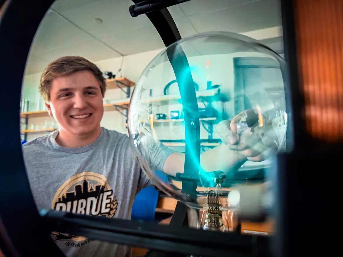 Engineering technology student working on equipment in a Laurel Ridge lab